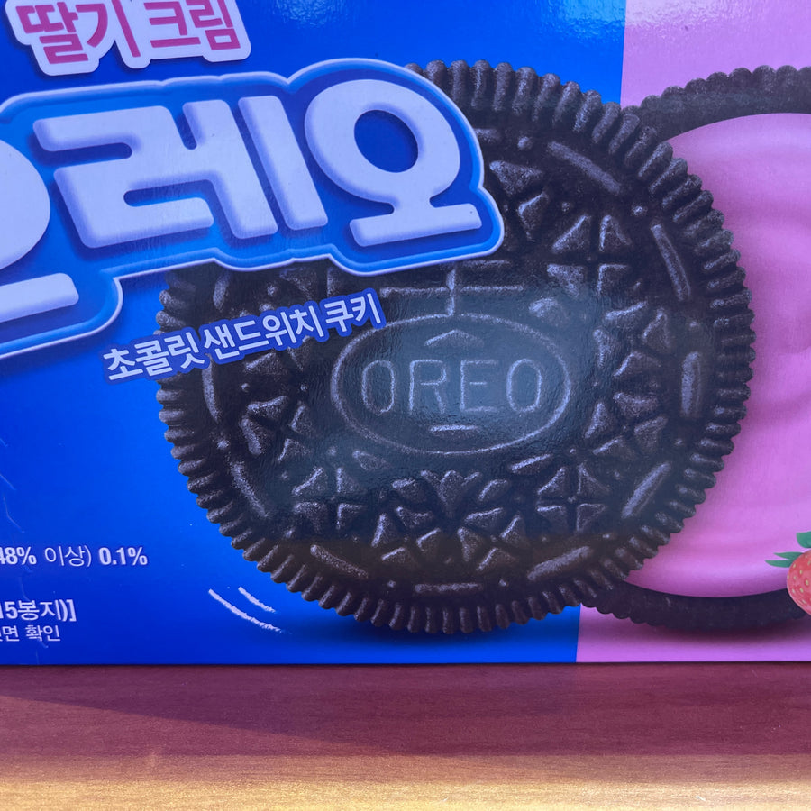 Oreo Strawberry Cream – Chocolate Sandwich Cookies (Korea) — front of pack at Exotic Snaxx Chicago