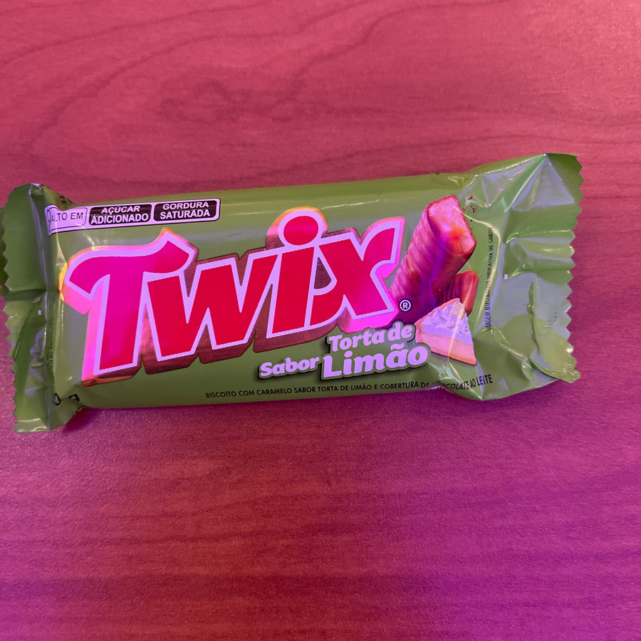 Twix Key Lime Pie Chocolate Bar ( Brazil ) — front of pack at Exotic Snaxx Chicago