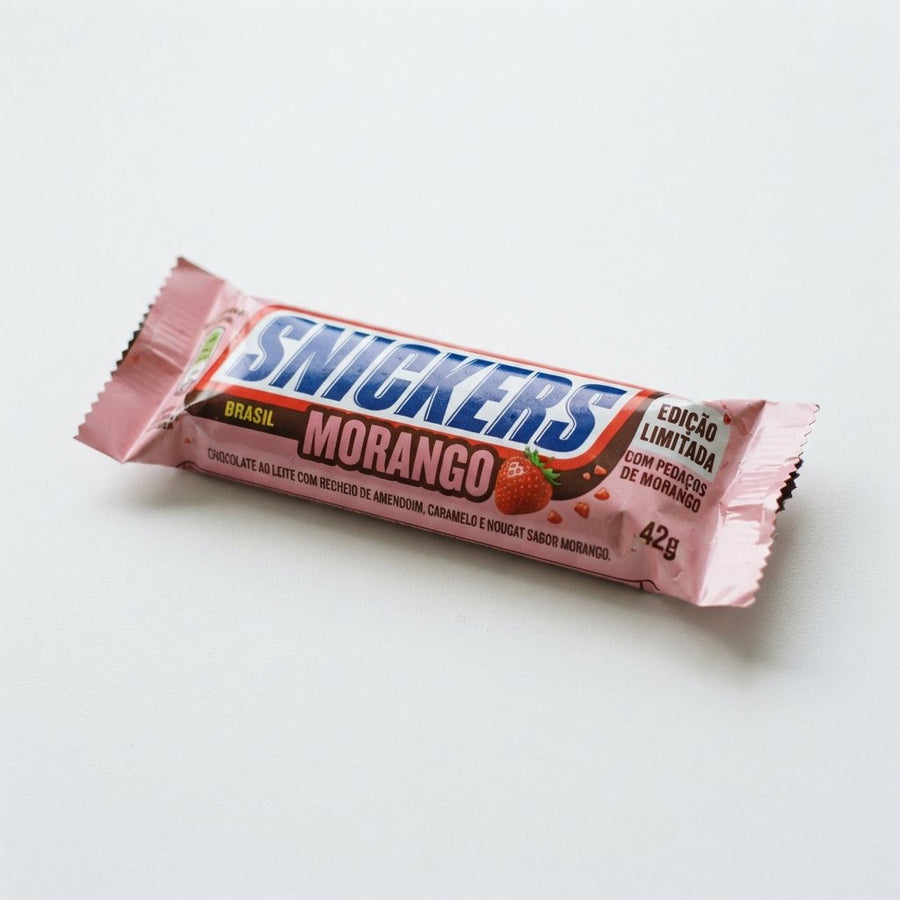 Snickers Morango Brazil Strawberry — front of pack at Exotic Snaxx Chicago