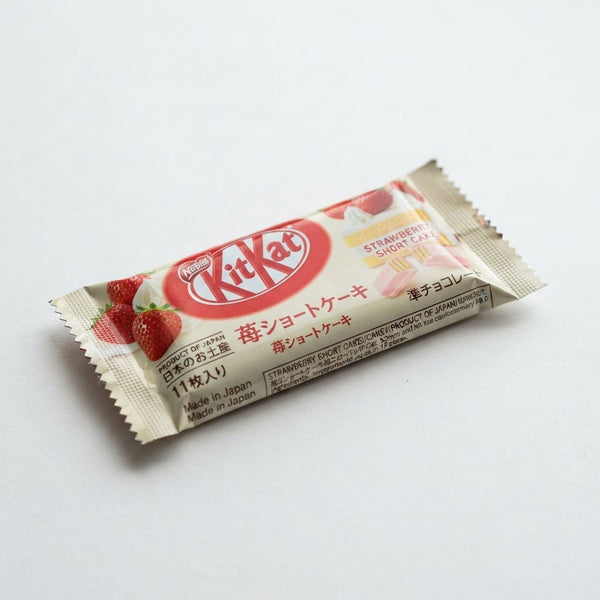 Kit Kat Strawberry Short Cake Product of Japan