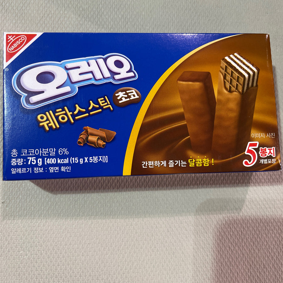 Oreo Wafer Dark Chocolate 5 pcs ( South Korea) — front of pack at Exotic Snaxx Chicago