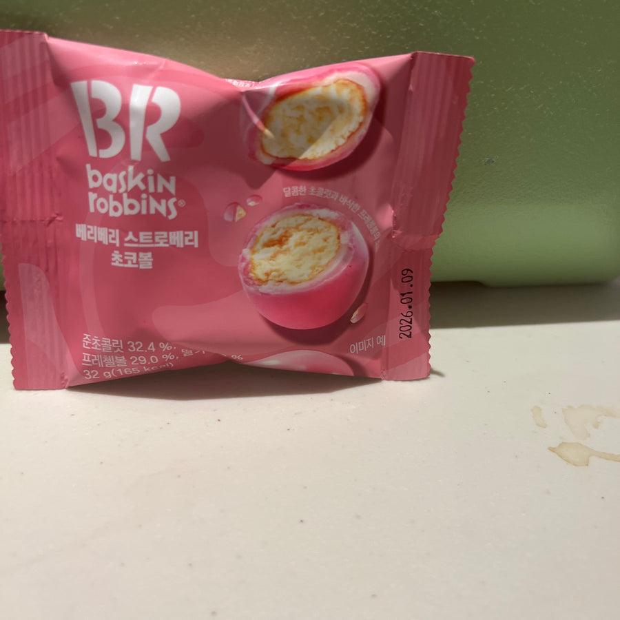 BR Baskin Robbins Very Berry Strawberry Choco Ball (Korea) — front of pack at Exotic Snaxx Chicago